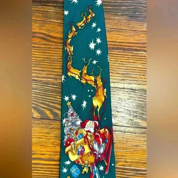 CC Hughes 100% Silk Santa’s Sleigh Reindeer Green Christmas Men’s Neck Tie - Picture 1 of 6